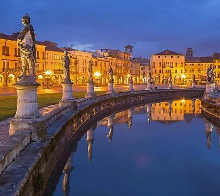 Palazzo Carpediem-prato Della Valle Apartment *